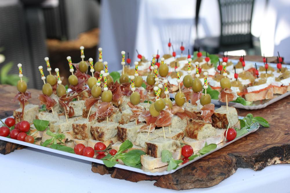 Planche de tapas sur bois brut