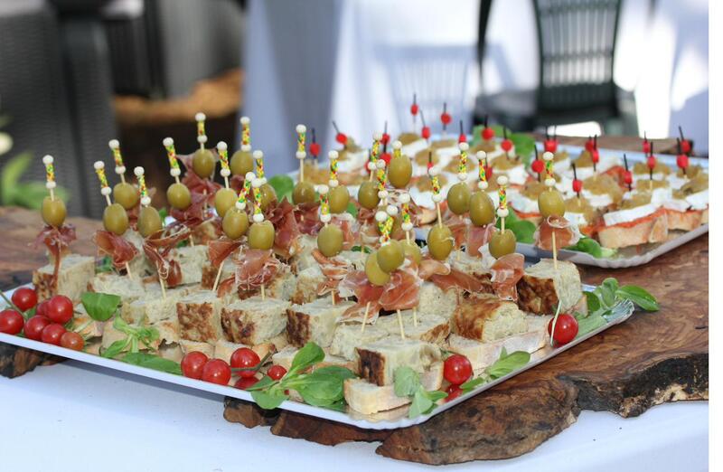 Plateau de tapas sur ardoise bois
