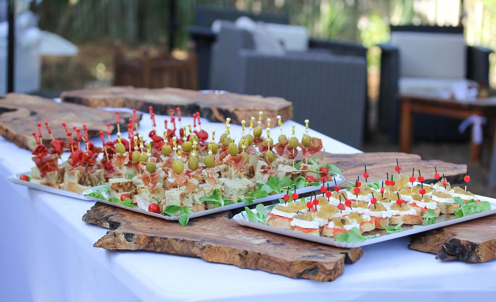 Buffet de tapas sous la terrasse couverte